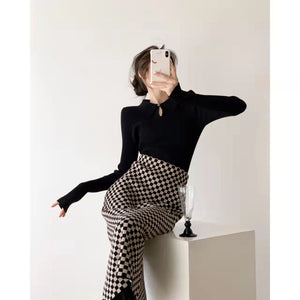 Basic Front Cutout Peekaboo Long Sleeves Top