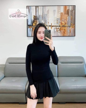 Warm Crew Neck Long-Sleeve Top