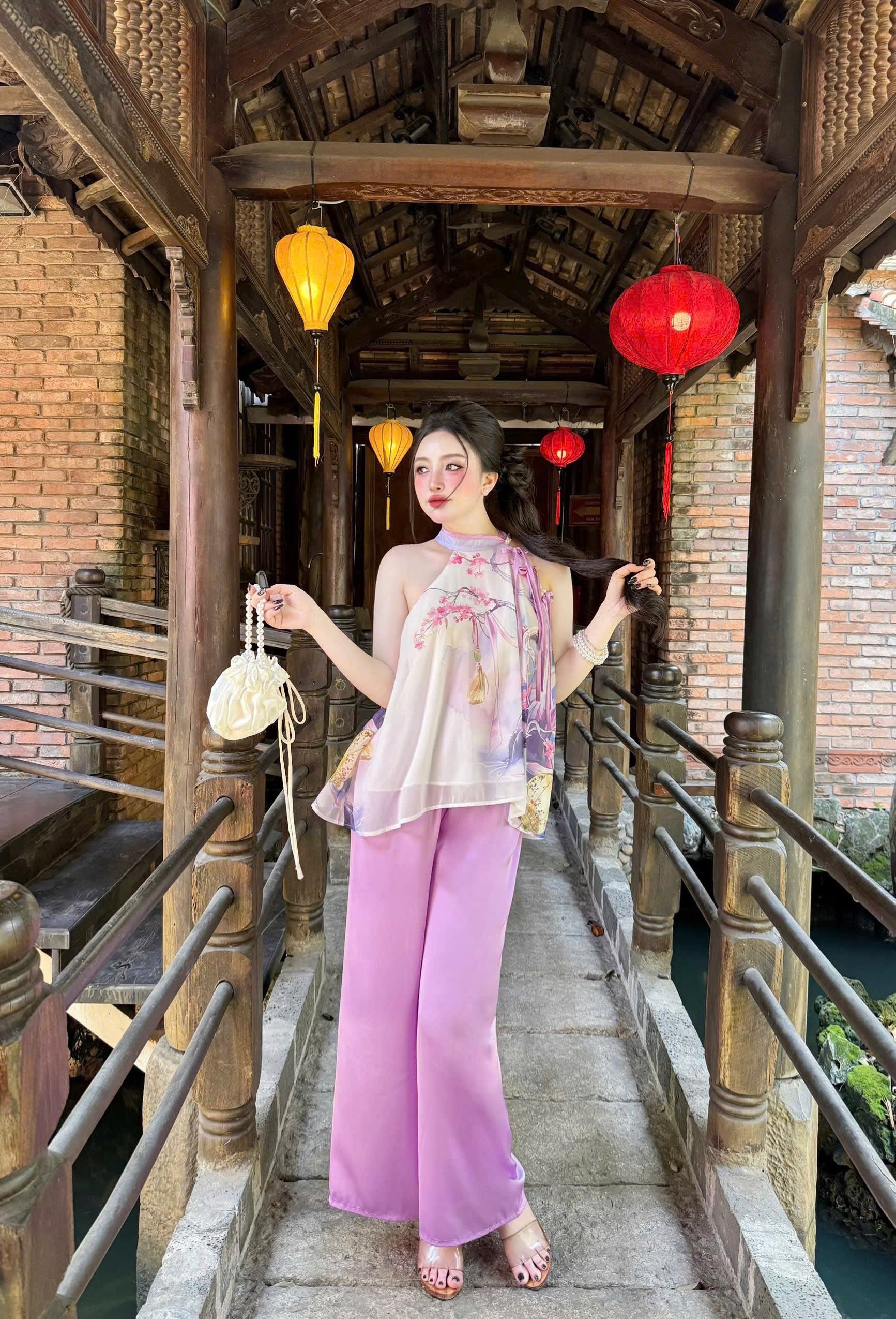 L22 Set Áo Cổ Yếm Quần Lụa