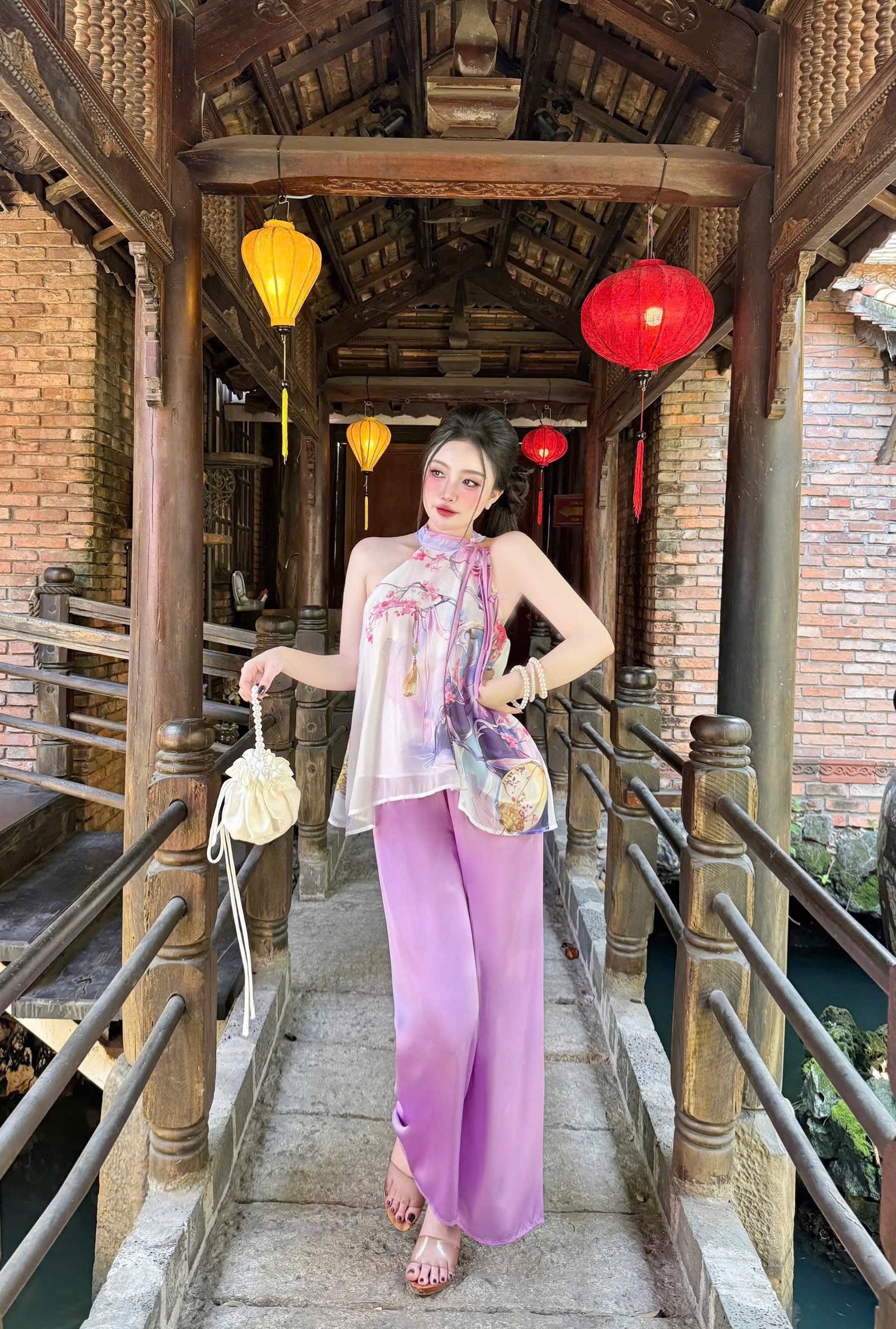 L22 Set Áo Cổ Yếm Quần Lụa