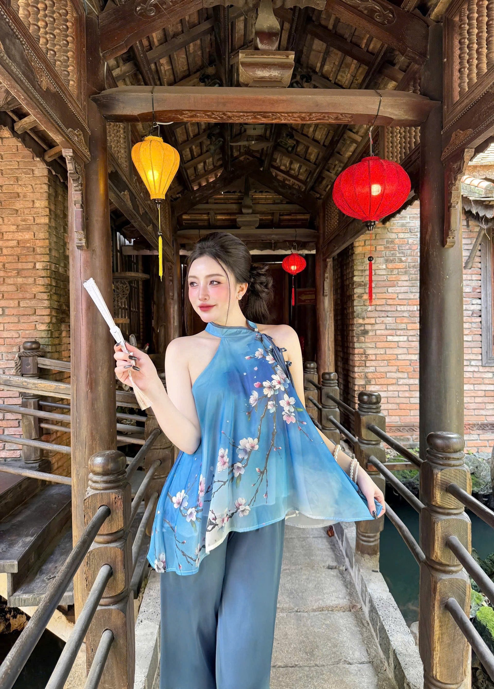 L19 Set Áo Cổ Yếm Quần Lụa