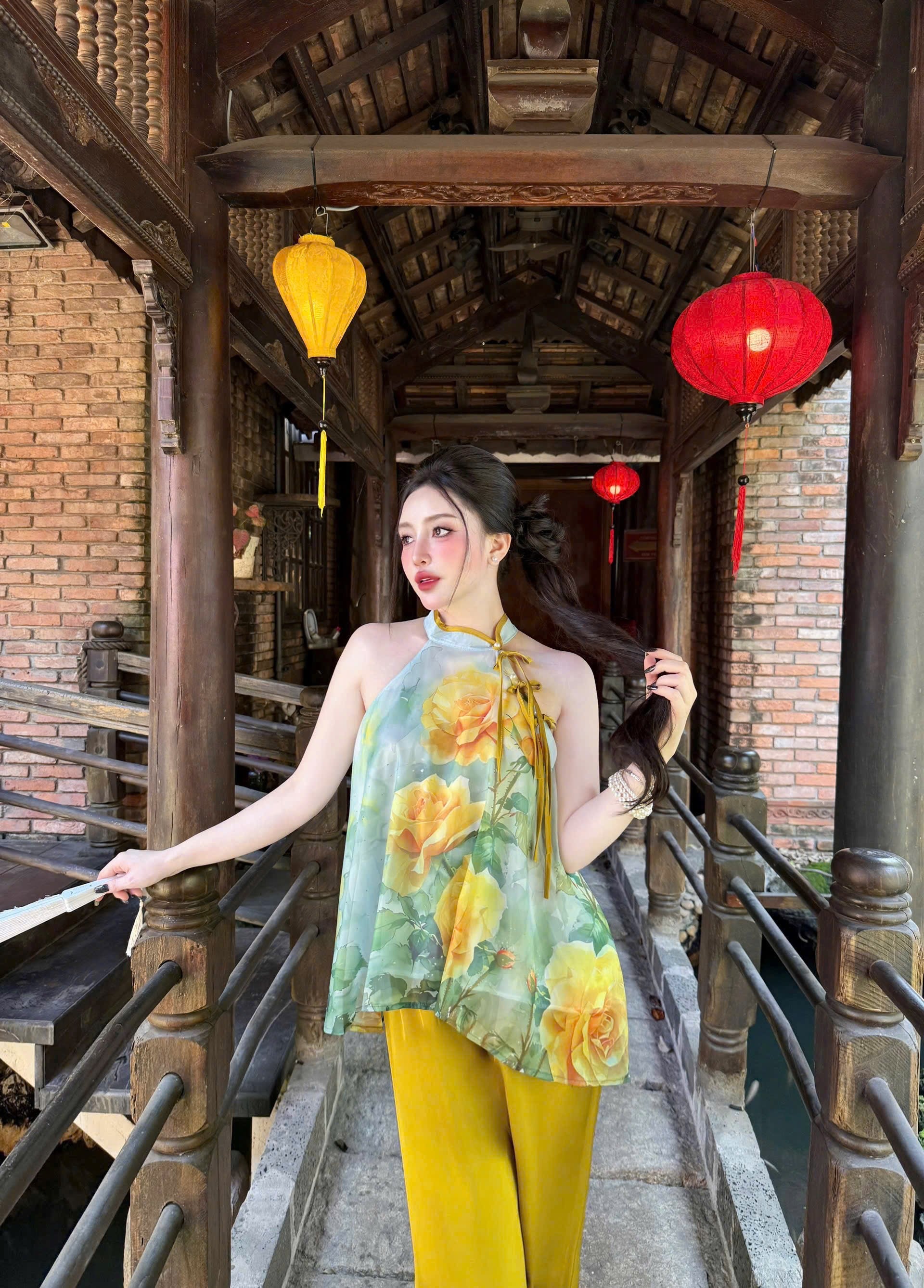 L16 Set Áo Cổ Yếm Quần Lụa