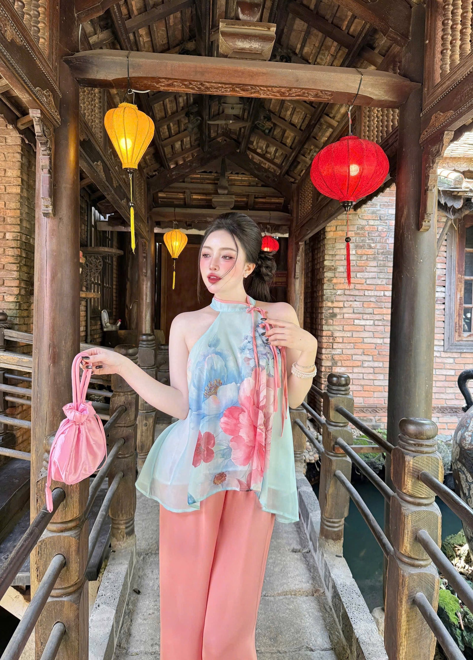 L21 Set Áo Cổ Yếm Quần Lụa