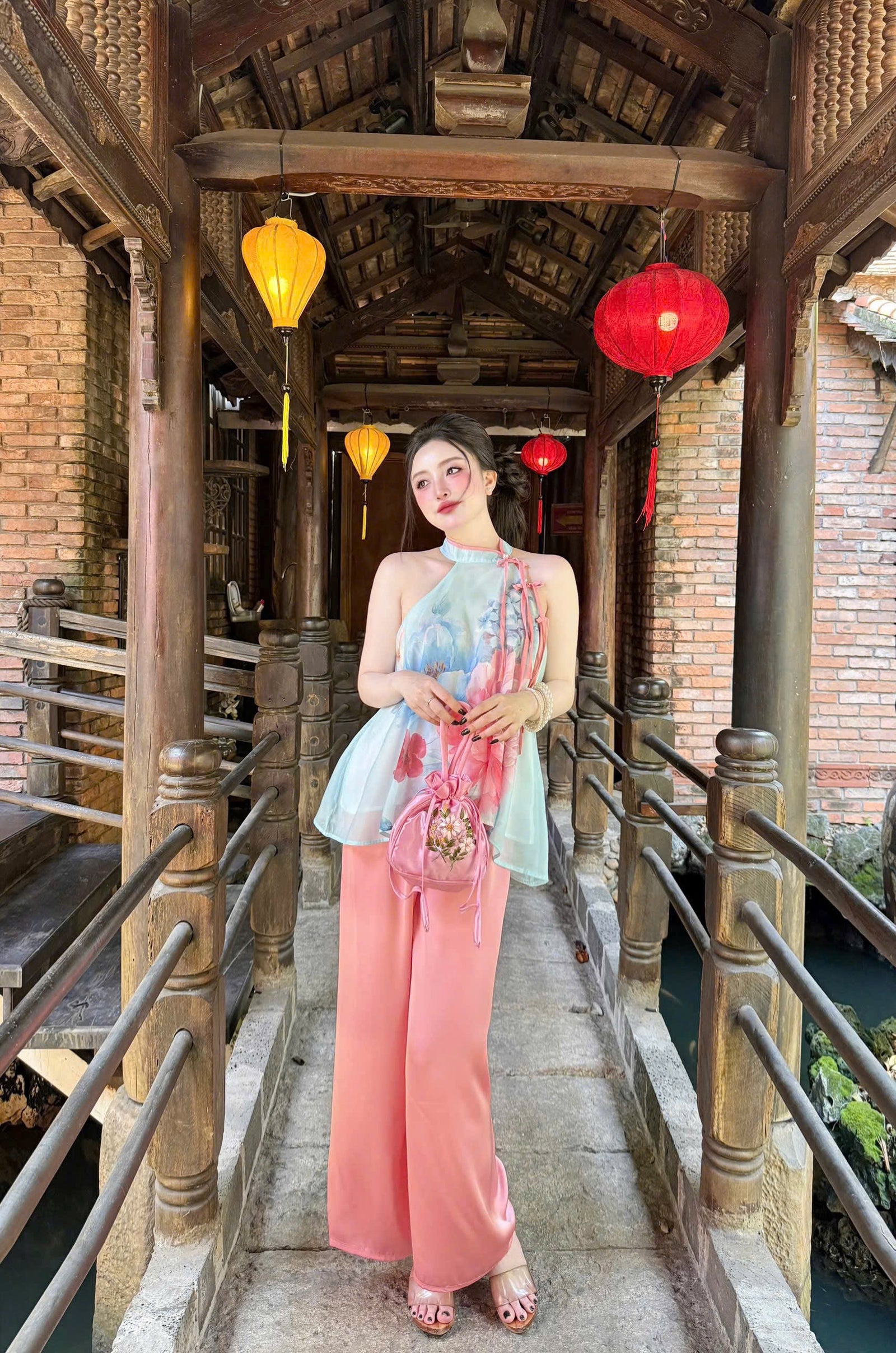 L21 Set Áo Cổ Yếm Quần Lụa