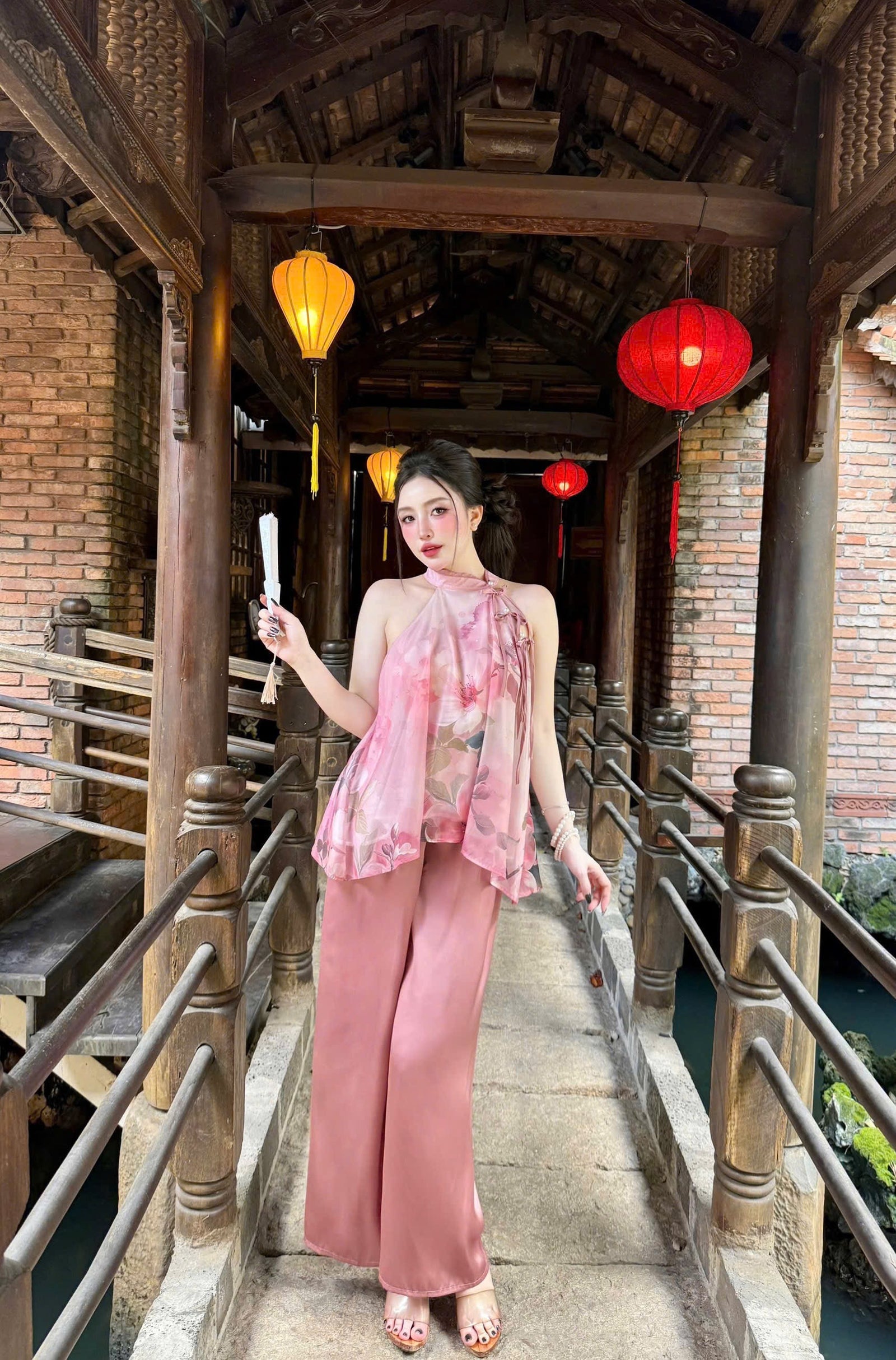 L17 Set Áo Cổ Yếm Quần Lụa