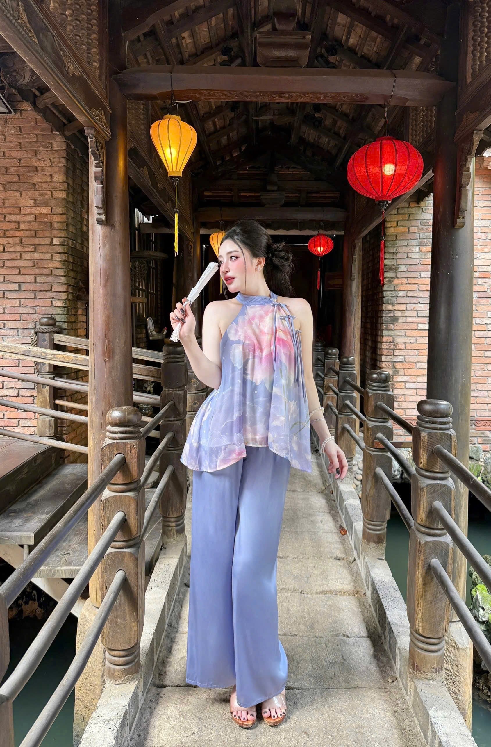 L18 Set Áo Cổ Yếm Quần Lụa