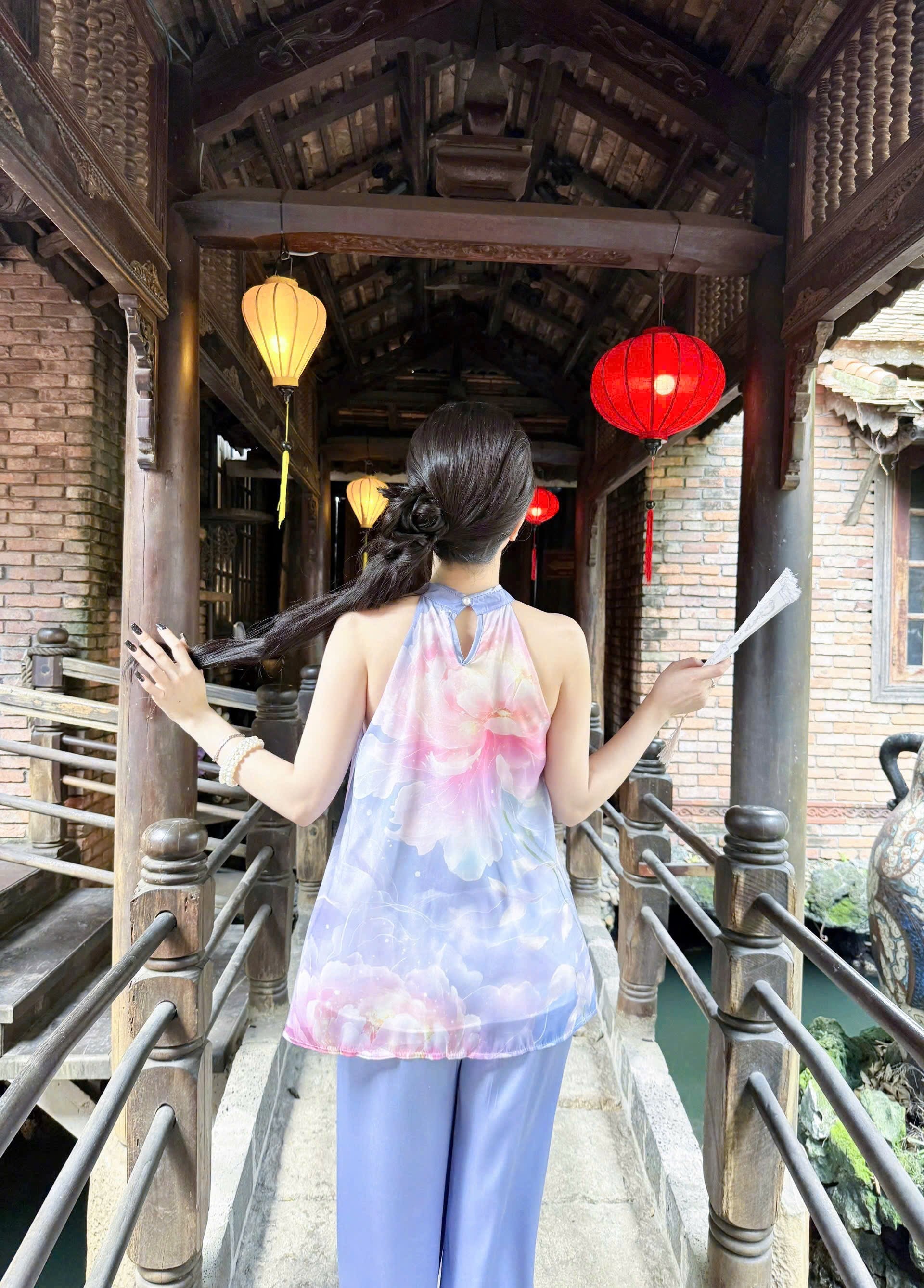 L18 Set Áo Cổ Yếm Quần Lụa