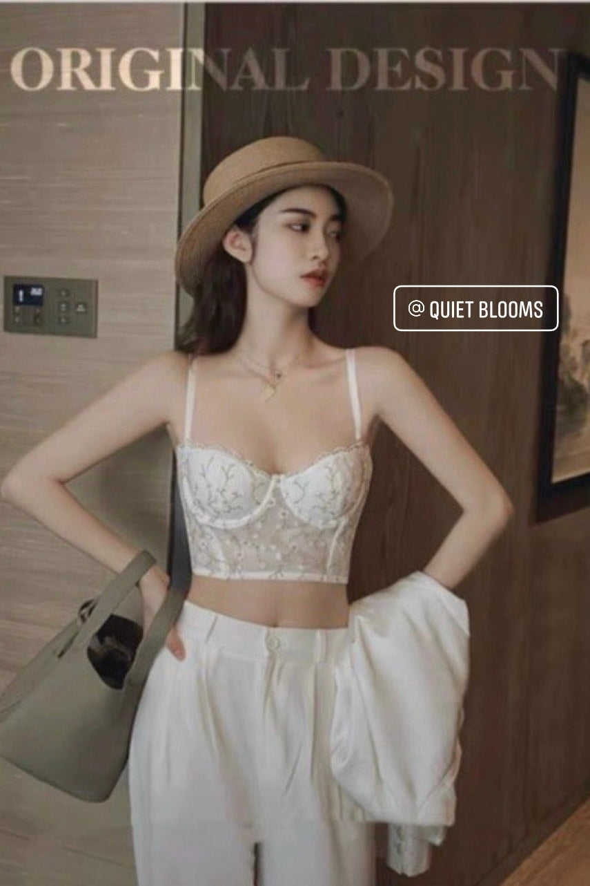 White Embroidered Flowers Bralette thêu hoa