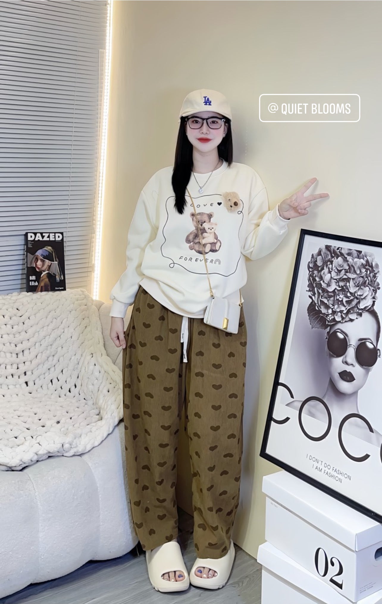 SET Crewneck and Pants with Cute Little Bear Pin